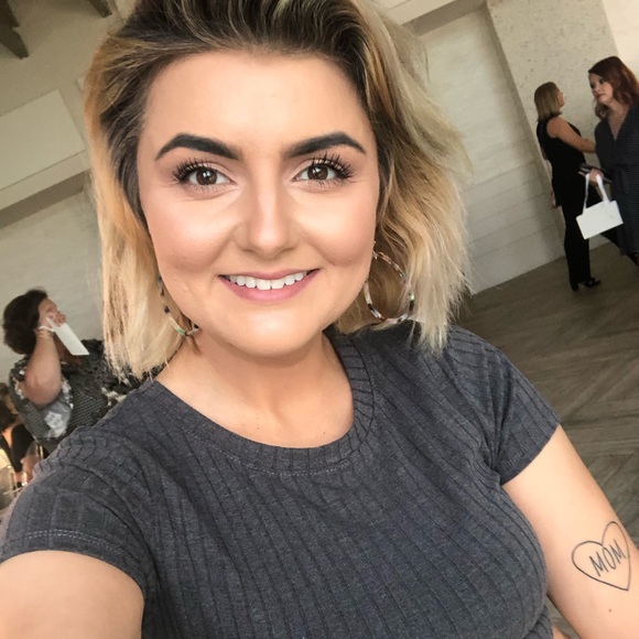 Meet your Posher, Lauren - Picture 5 of 6